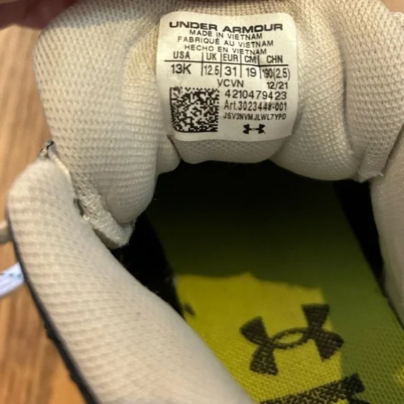 Boys- Under Armour Boy Cleats - Picture 6 of 6